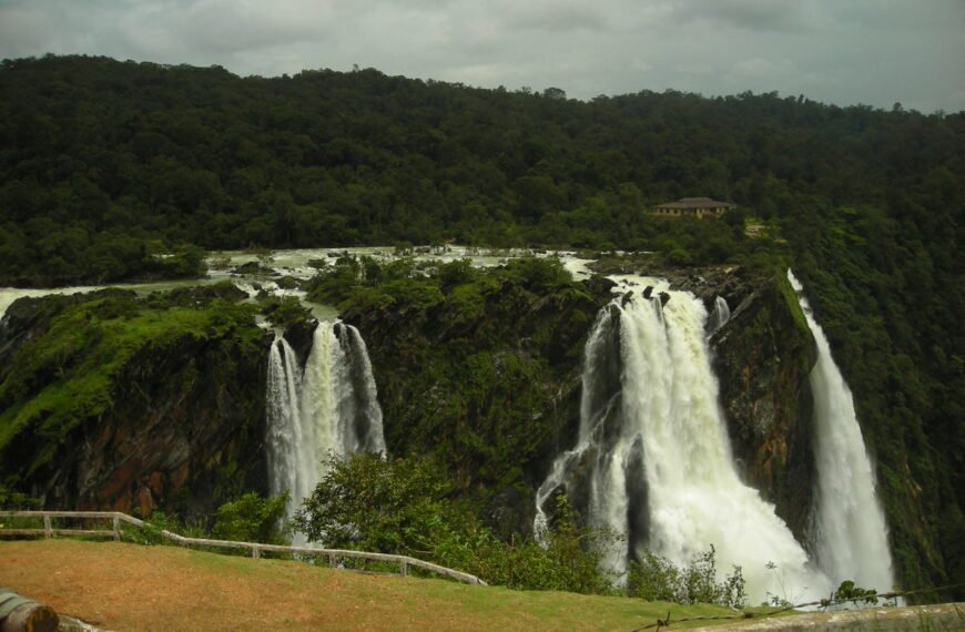 Nature – Waterfalls and Lakes