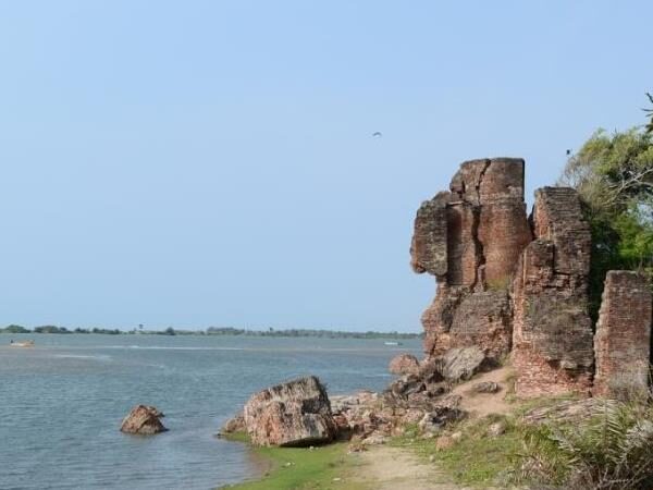 Alamparai Fort