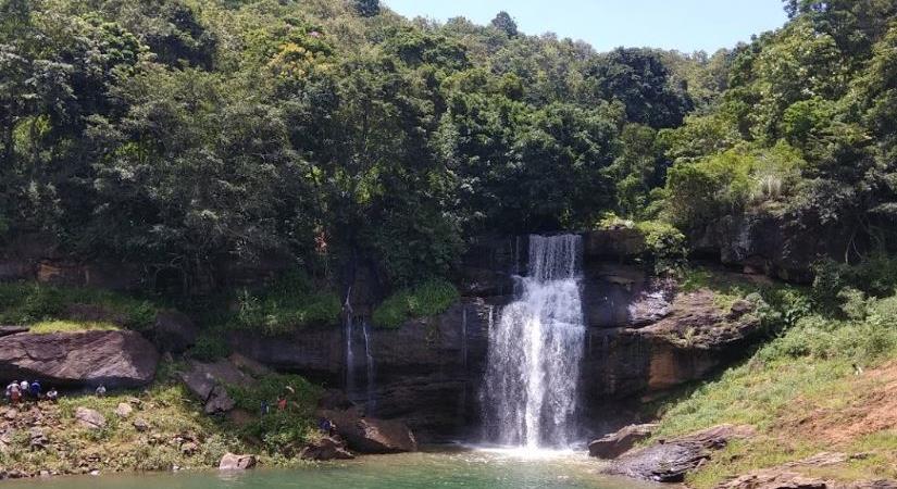 Anchuruli Waterfalls