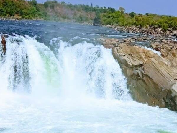 Dhuandhar Falls