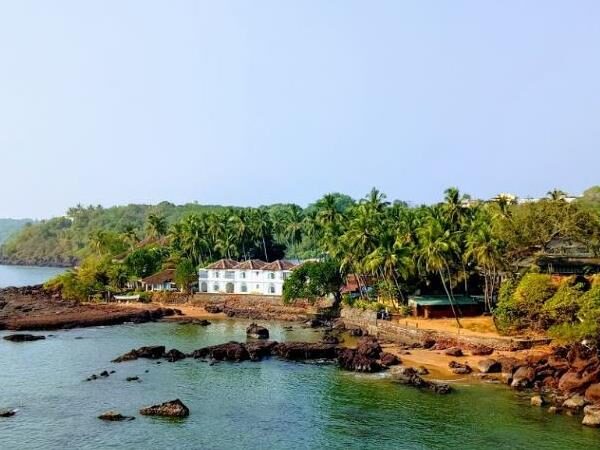 Dona Paula Beach