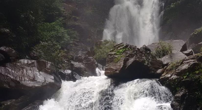 Suthanabbe Falls or Hanumanagundi Falls