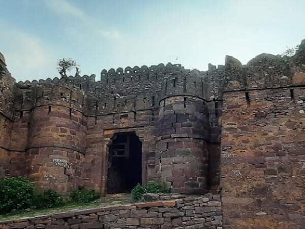 Khandar Fort