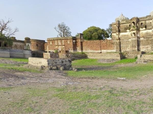 Laduna Palace Sitamau