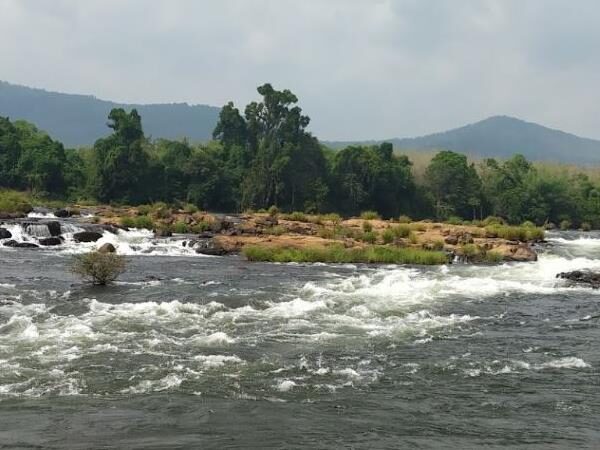 Panieli Poru Waterfalls