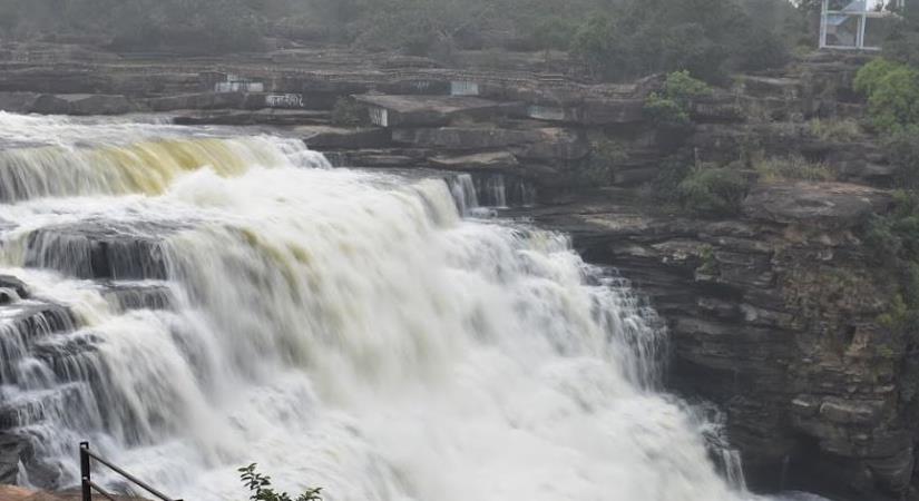 Rajdari Waterfalls