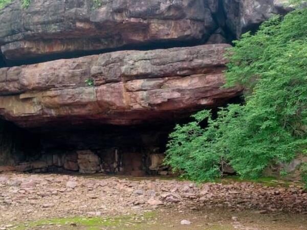 Saru Maru Caves, Sehore