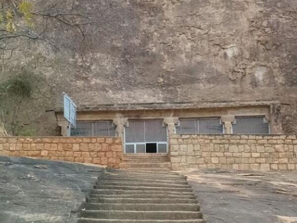 Sittanavasal Caves and Paintings -Tamil Nadu