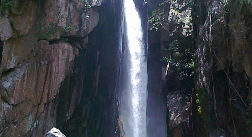Thenaruvi Falls