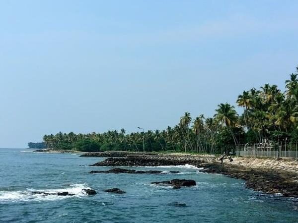 Thirumullavaram Beach