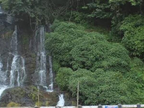 Valanjanganam Waterfalls