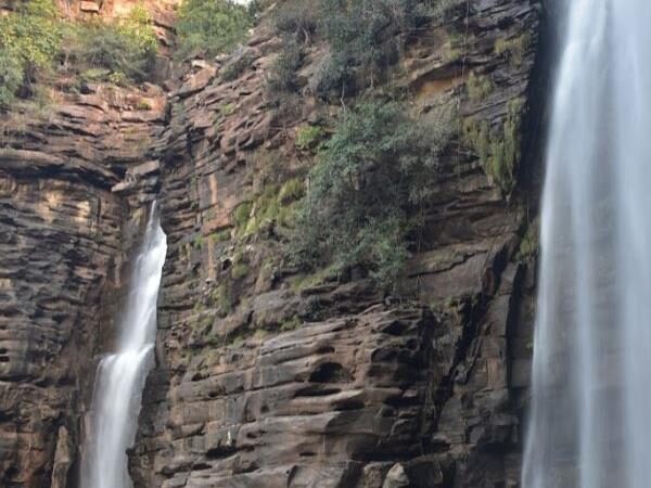 Lakhaniya Dari Waterfalls