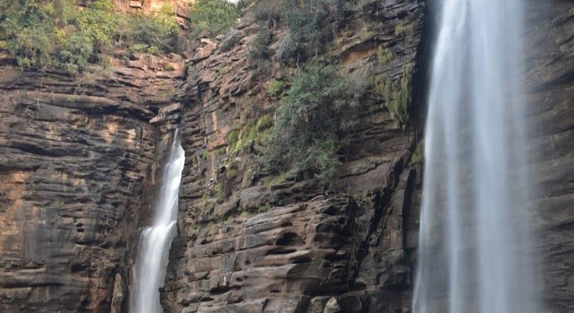 Lakhaniya Dari Waterfalls